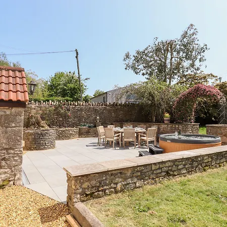 Nempnett * بريستول